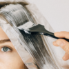 ¿Teñirse o ponerse mechas causa caída del cabello?